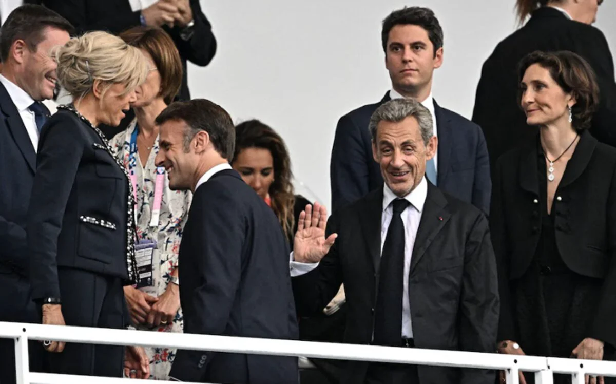 Emmanuel Macron, într-o ipostază incendiară. Presa franceză, în delir. Foto