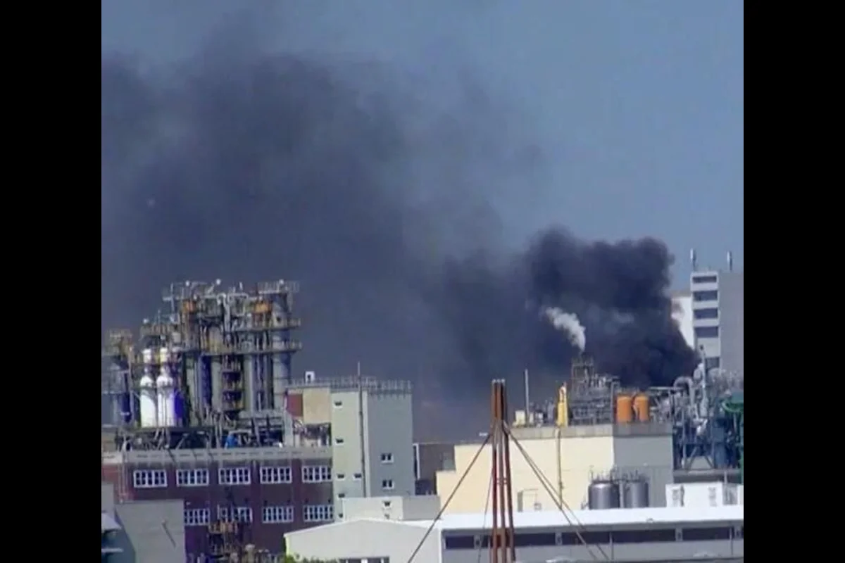 Explozie urmată de incendiu la o fabrică de compuși chimici din Germania. 14 persoane au fost rănite