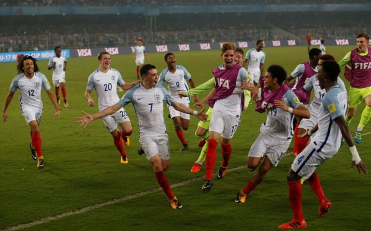 Phil Foden, centru, sărbătorește în timpul Cupei Mondiale Under-17 din 2017. Sursă foto: WSJ