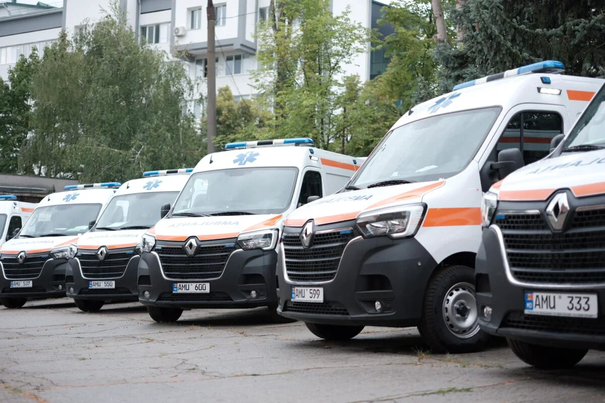 Servicii medicale pentru cetățeni. 41 de ambulanţe distribuite în localităţile din ţară