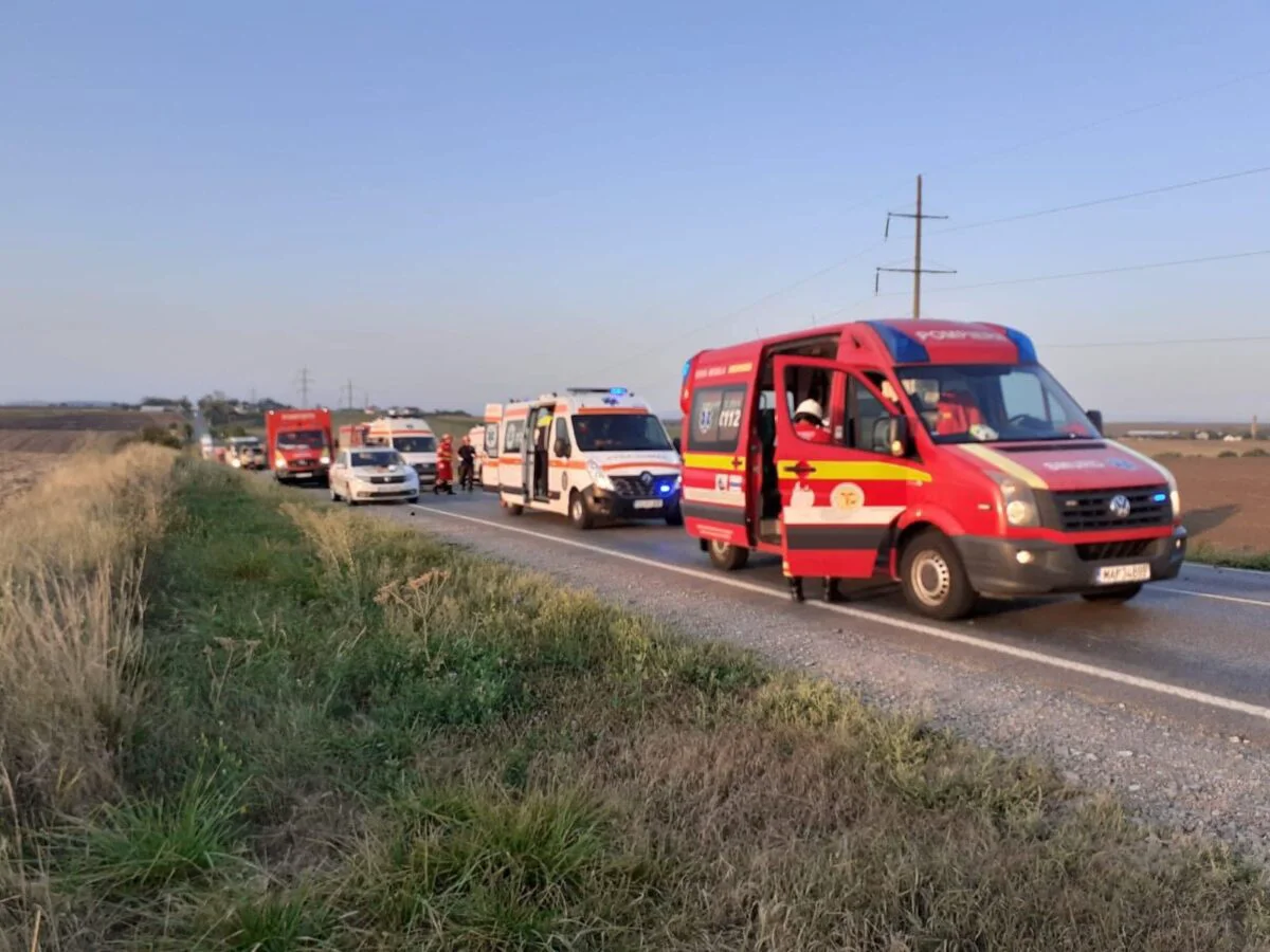 Două accidente rutiere grave, pe DN2. 18 victime la spital