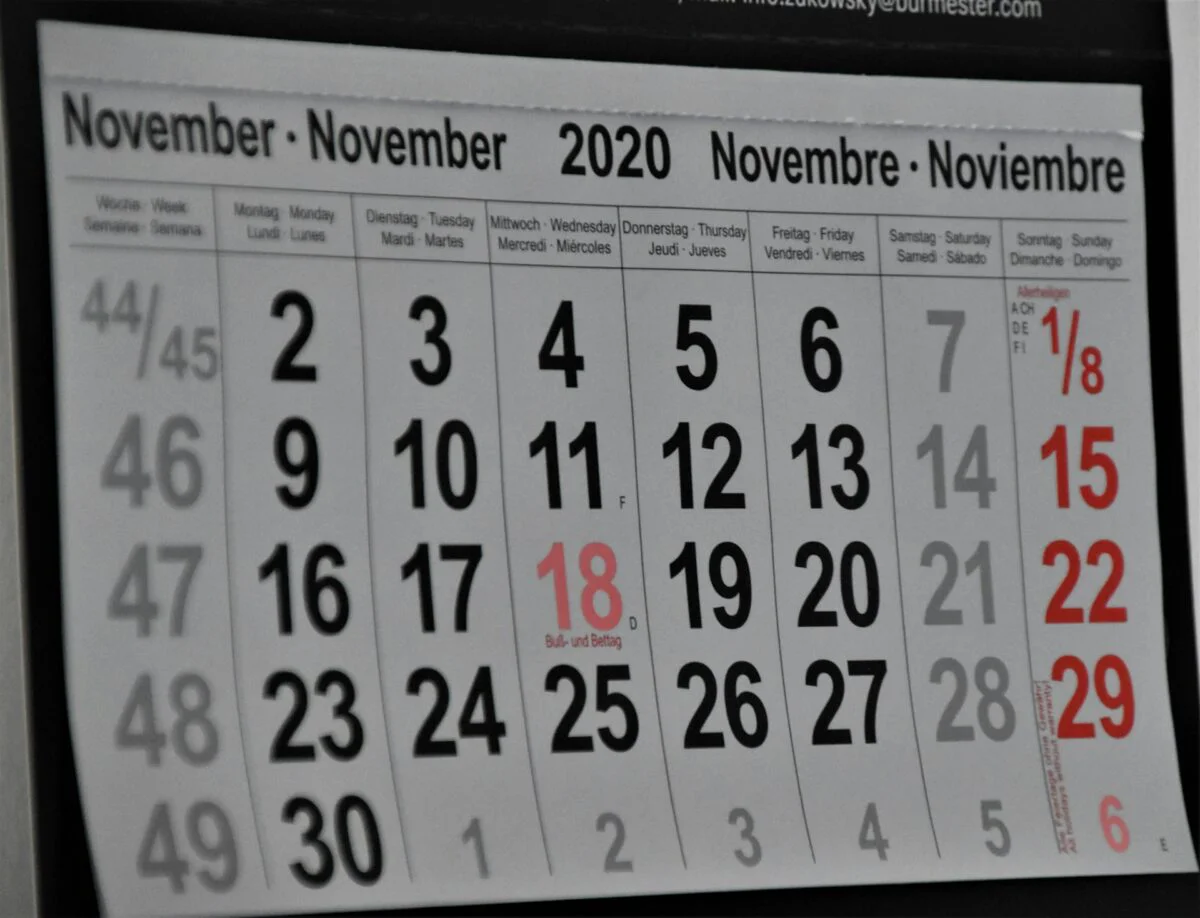 Noi zile libere pentru bugetari, în 2025. Toate „punțile” și „minivacanțele” de anul viitor