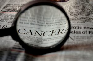 Patru pași simpli pentru a preveni cancerul. Explicațiile unui oncolog care a învins boala