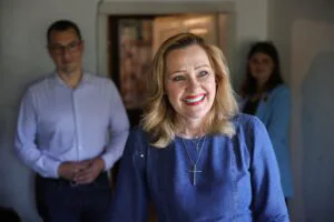 Scandal uriaș. Șefa USR și-a anulat evenimentele de campanie. Conducerea USR s-ar fi pus de acord: Elena Lasconi este nebună „un pic”.