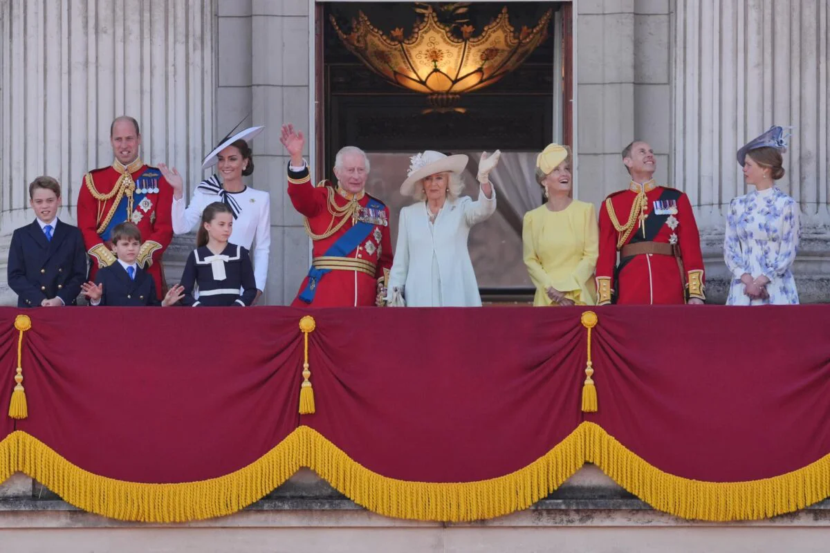 Cine este mâna dreaptă a Regelui Charles. Este o femeie foarte admirată