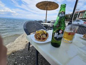 Mesaj de la români către conaționali: Nu mai luați boxele pe plajă!