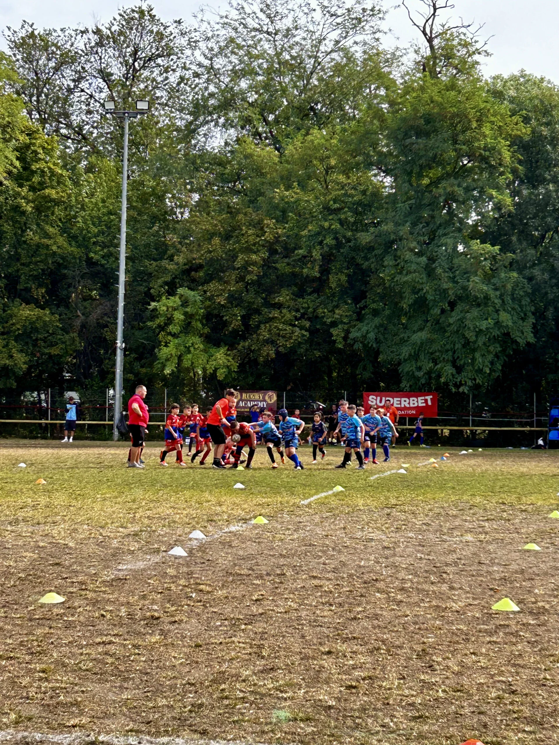 Micii jucători de rugby luptă pentru trofeul "Adrian Andronic" 2024.Sursă foto: arhivă personală.