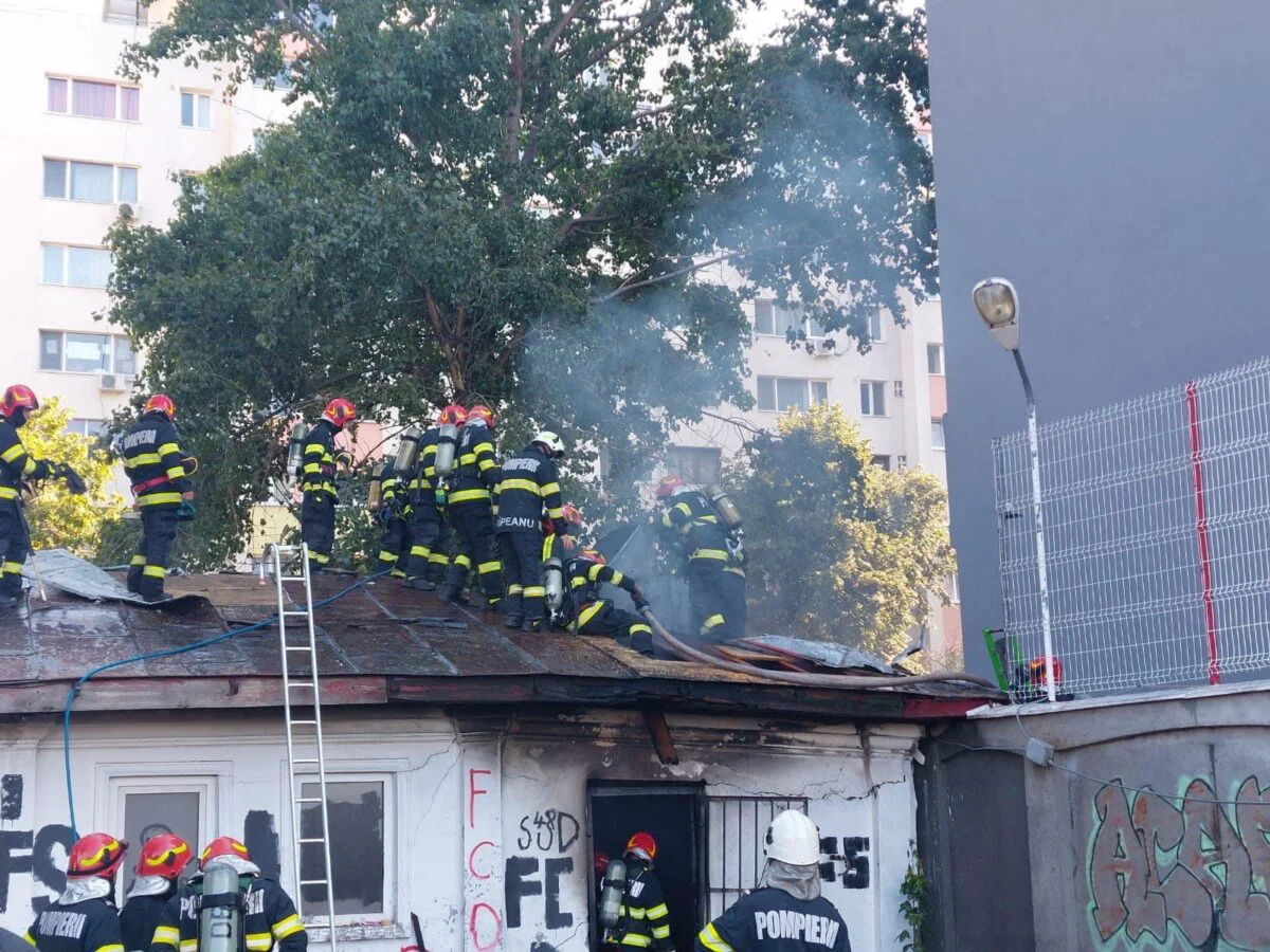 Incendiu în apropiere de Spitalul Floreasca. Flăcările nu au ajuns la unitatea medicală