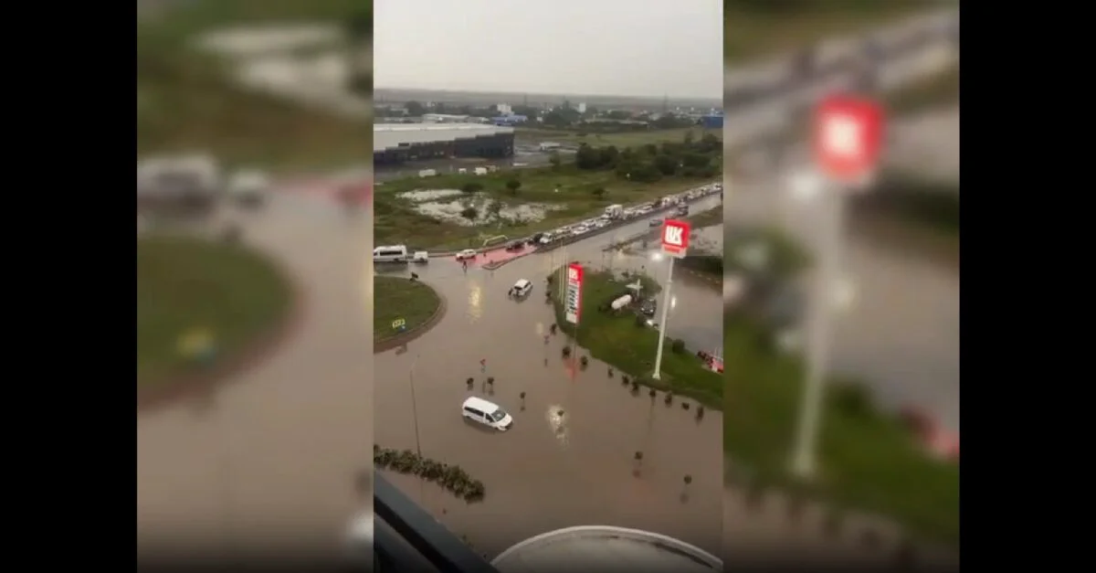 Ciclon în Marea Neagră. Meteorologii explică fenomenul de pe litoral