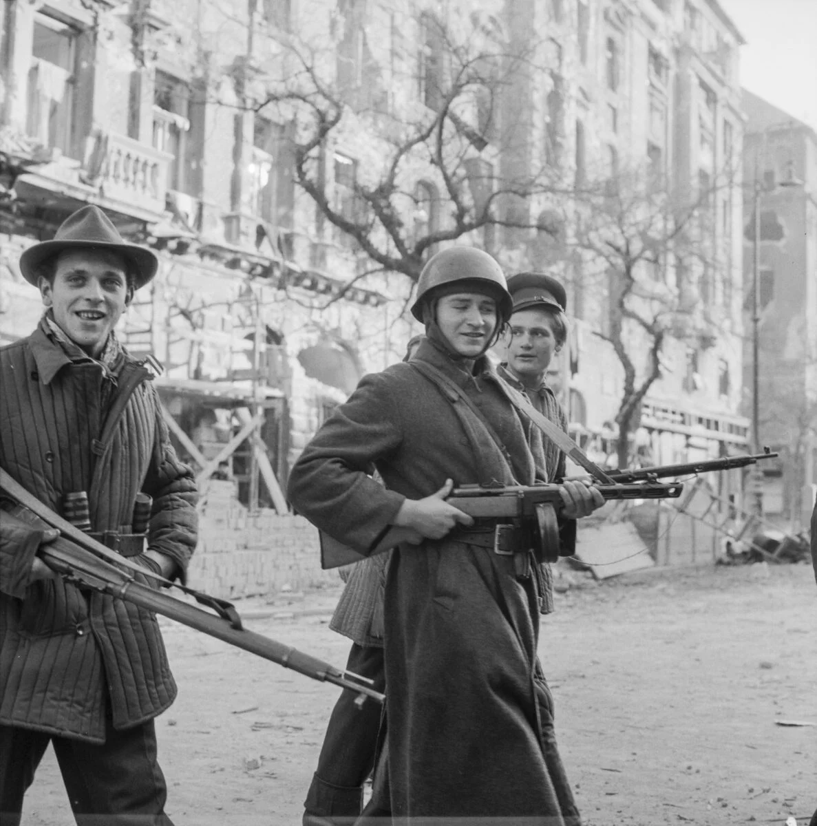 Situații de criză în anul 1956. Evenimentele dramatice din Polonia şi Revoluţia din Ungaria