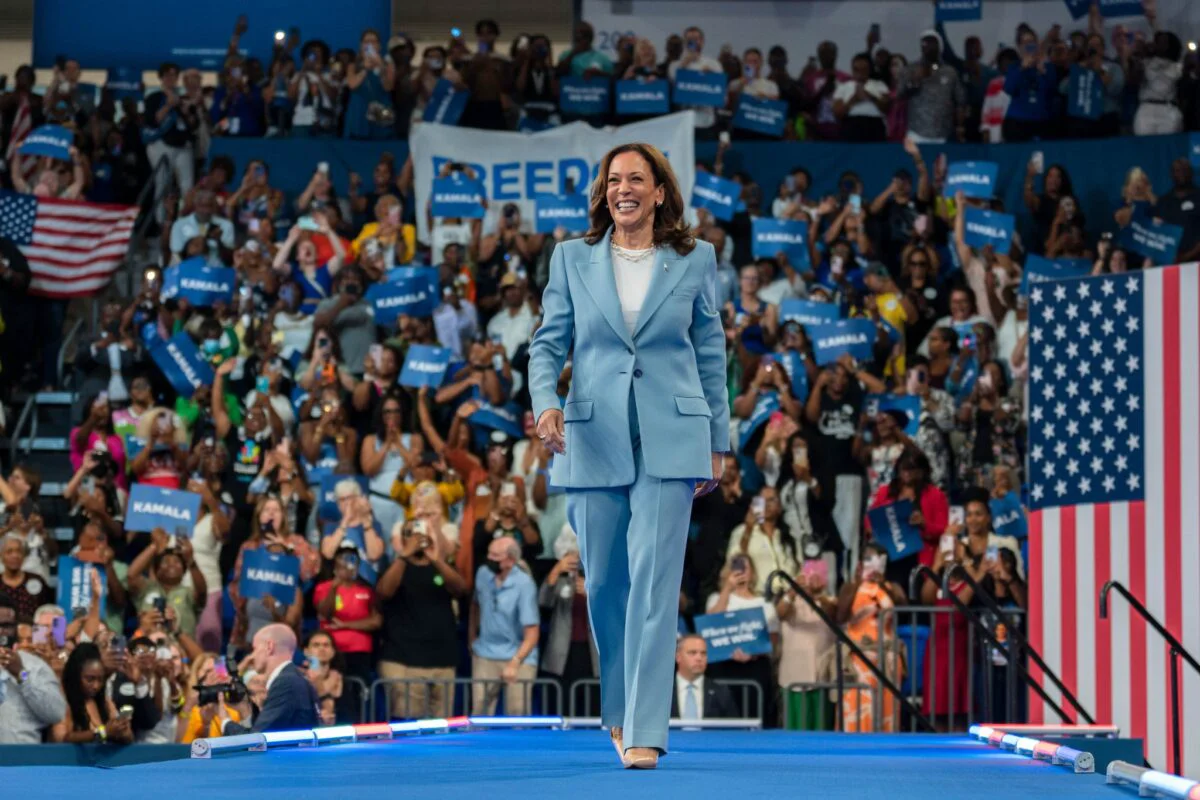 Kamala Harris a acceptat, formal, nominalizarea