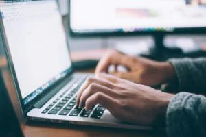 Lupta digitală a candidaților. Cine a dominat spațiul online înainte de alegeri