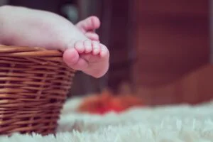 Degețica de Timișoara. O fetiță care s-a născut cu 700 de grame, externată după trei luni