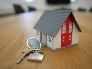 Piaţa imobiliară în criză. Vânzările de locuinţe s-au prăbușit