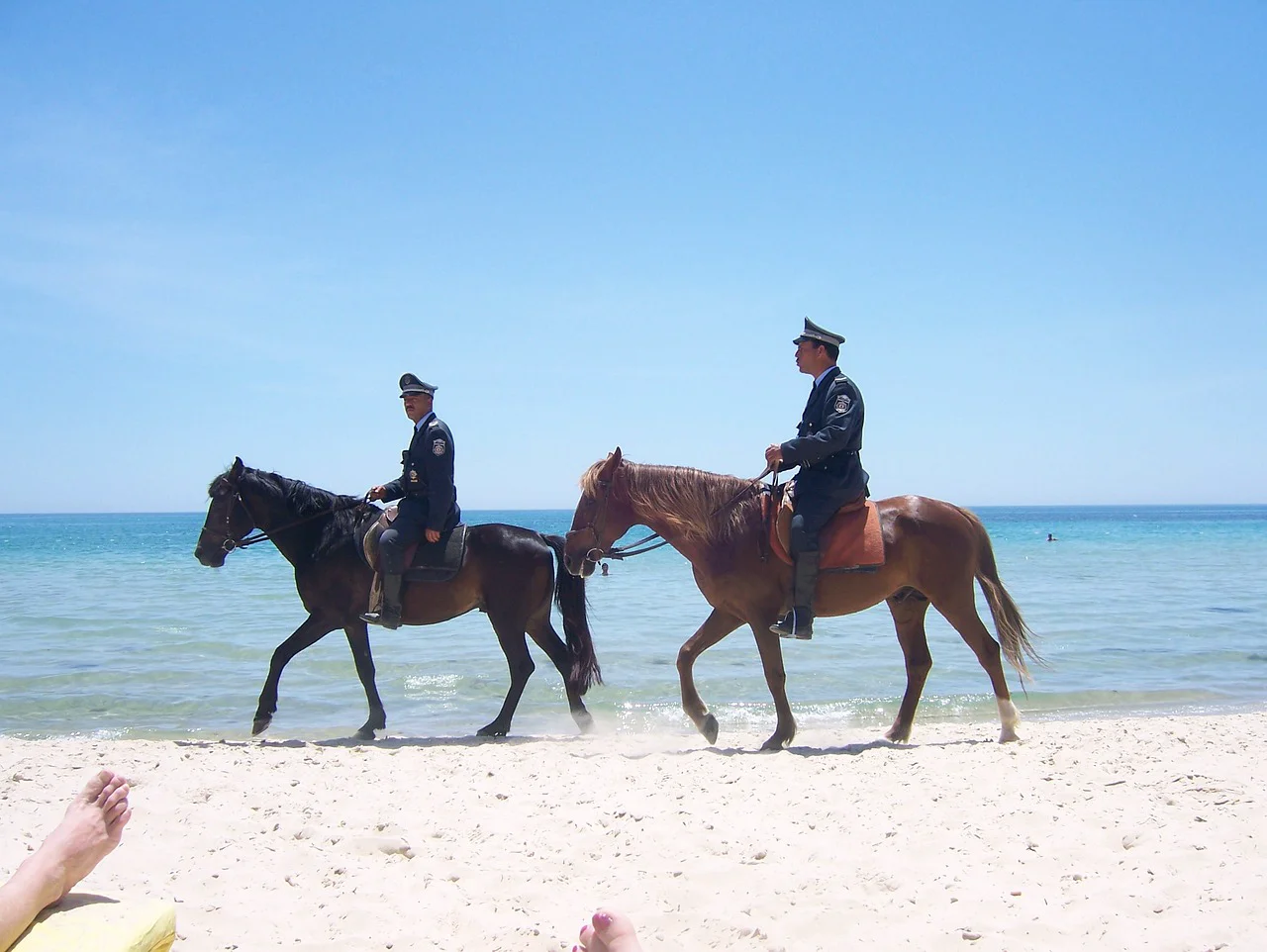 Poliție pe plajă