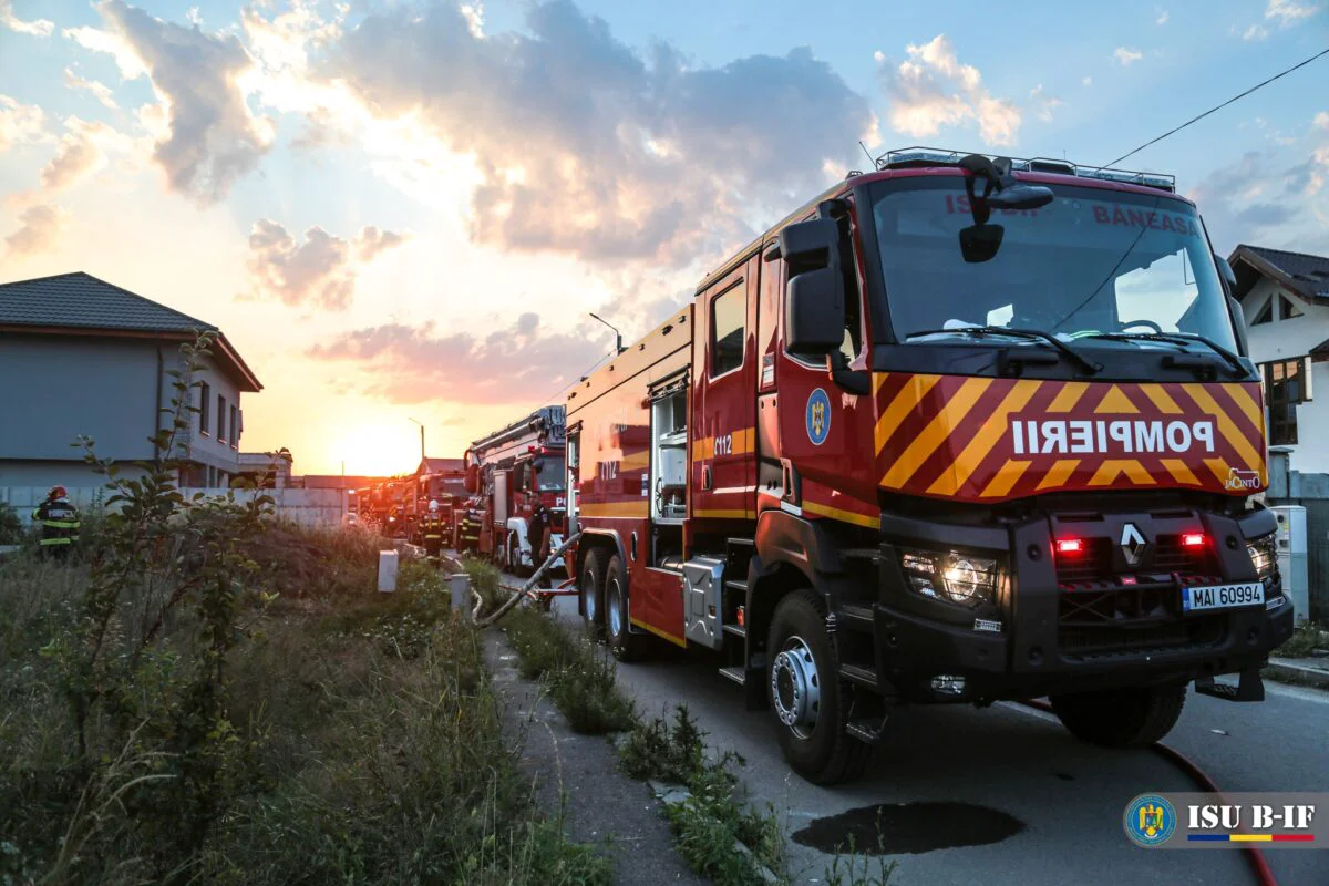 Incendiu puternic în Tecuci. Mai multe butelii au explodat