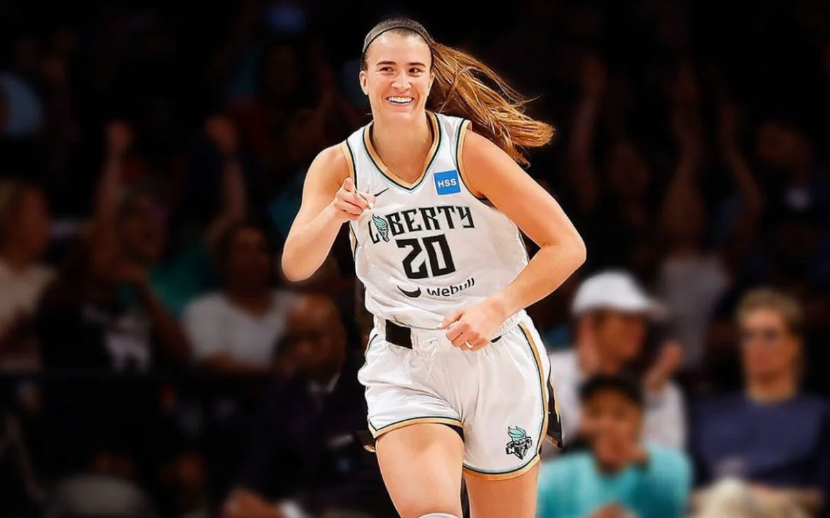 Sabrina Ionescu, baschetbalista care a făcut spectacol la Paris. Românca a stabilit un nou record