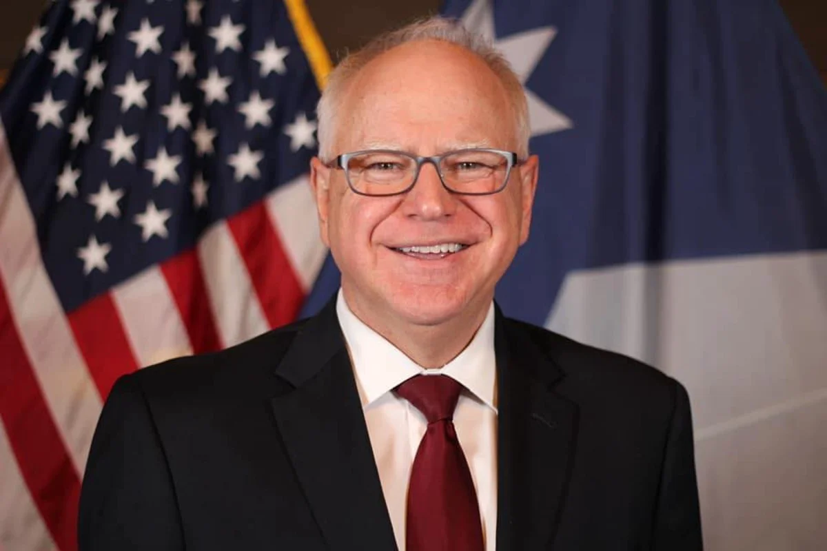 Tim Walz. Povestea omului desemnat de Kamala Harris drept vicepreședinte