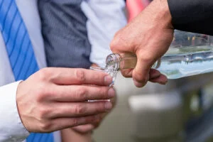 Țuica de prune tradițională: Secretul pentru a ieși licoarea tare