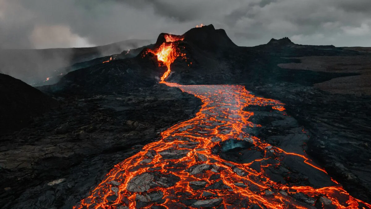 Vulcanul Shiveluch a erupt. Cutremur în Rusia cu magnitudinea 7