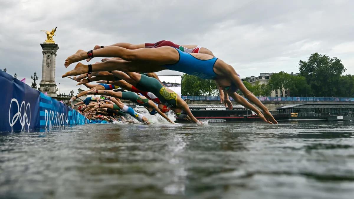 Jocurile Olimpice. O sportivă s-a infectat cu bacteria E.coli, după ce a înotat în Sena
