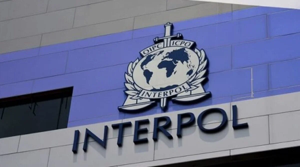 Dosarul „Notițelor roșii” pentru fugari. Rezultatele anchetei interne de la Interpol