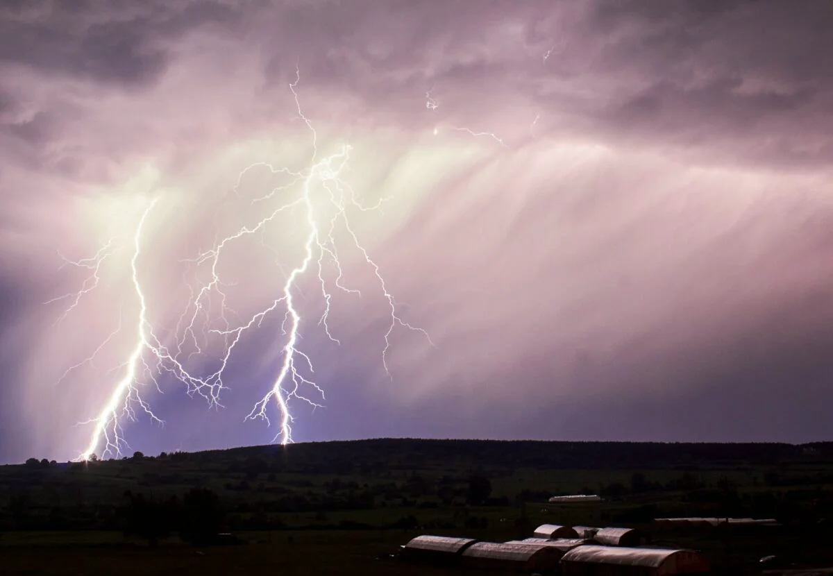 Prognoza meteo, 5 octombrie. Averse și descărcări electrice în toată țara