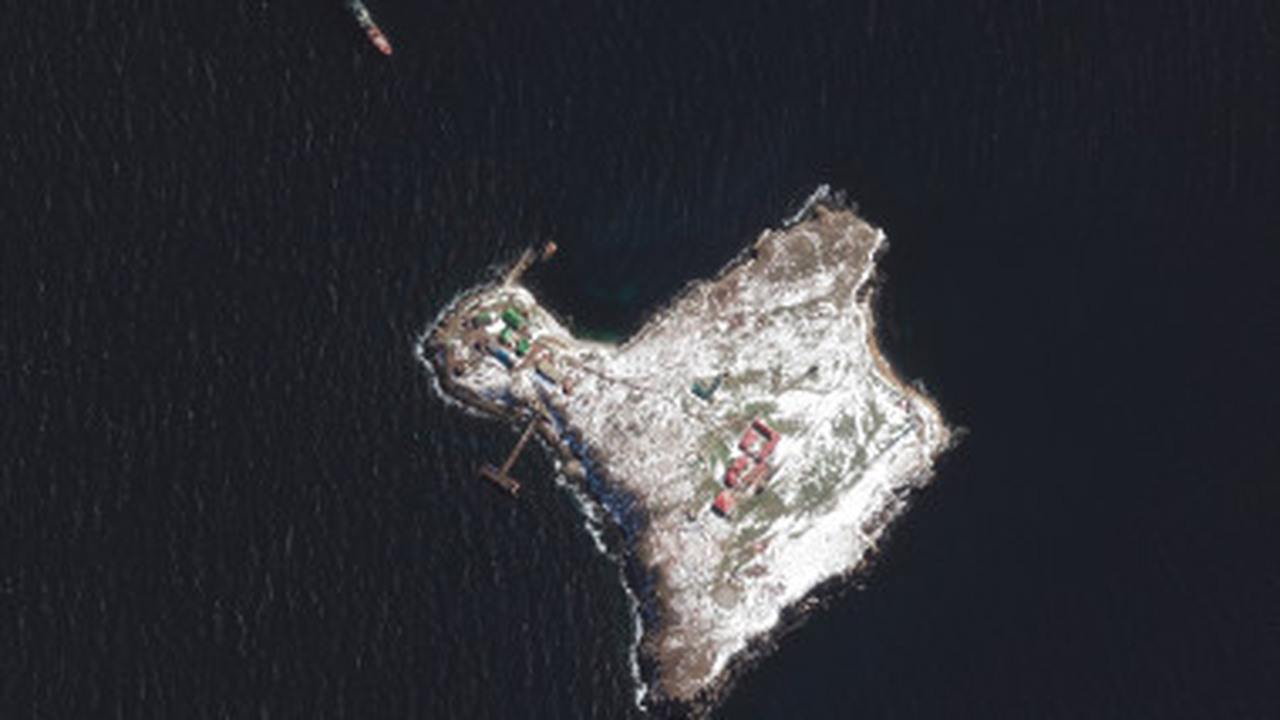 Insula lui a Apollo (Șerpilor) văzută din satelit