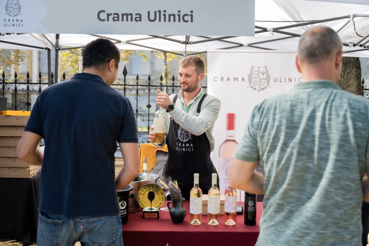 Festivalul Vinului de Autor în inima Chișinăului. 36 de producători și-au etalat cele mai bune băuturi de marcă personală