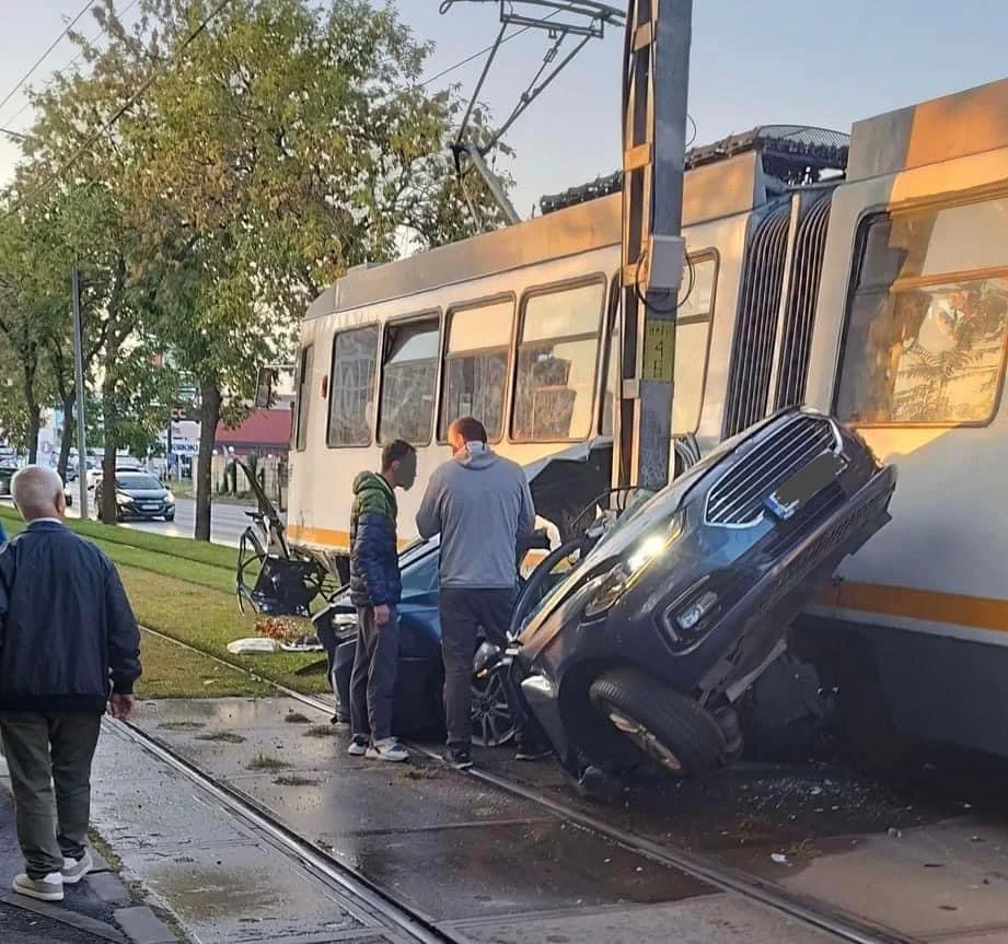 Cine era șoferul strivit de tramvai în Capitală