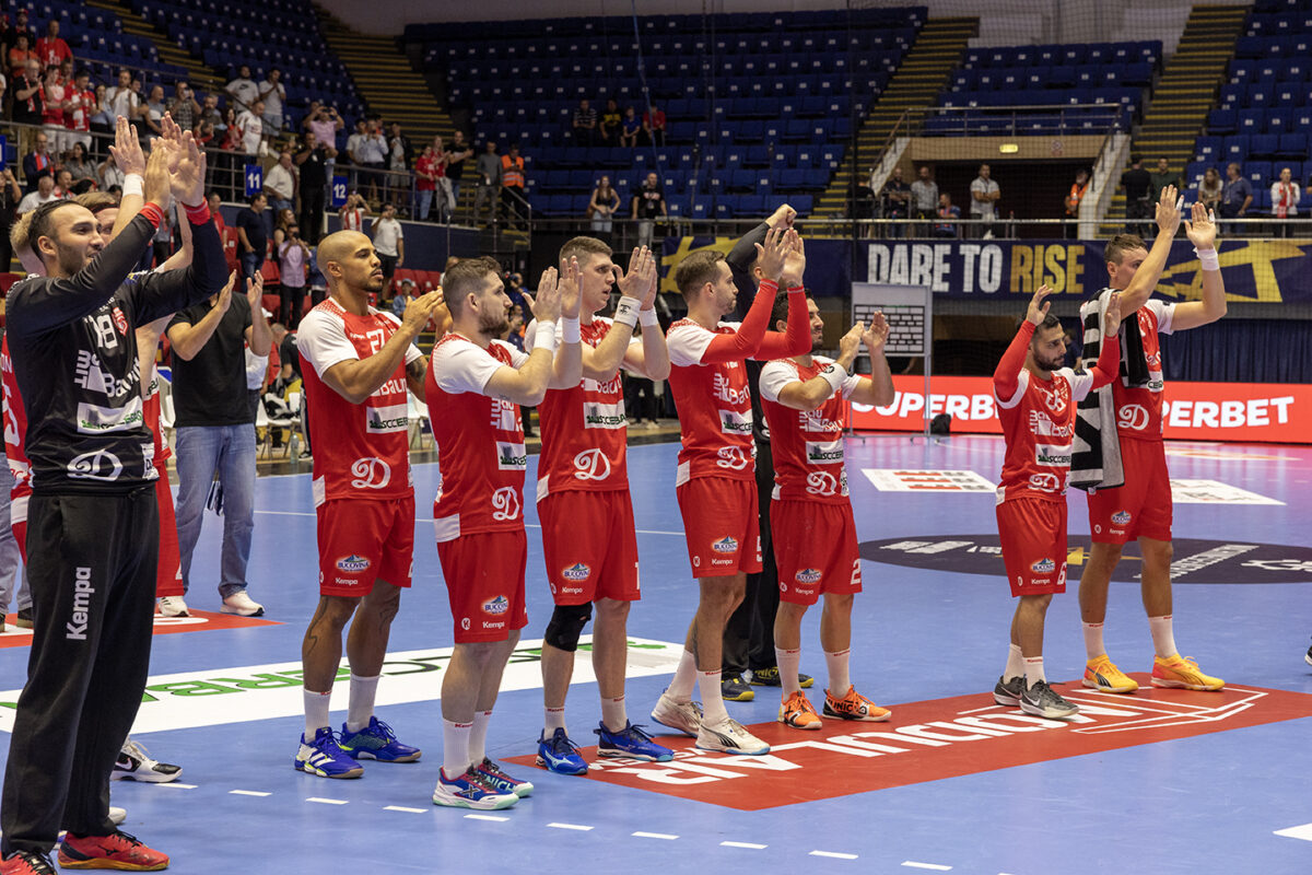 Liga Campionilor la handbal. Dinamo Bucureşti a învins Orlen Wisla Plockși și a devenit liderul grupei