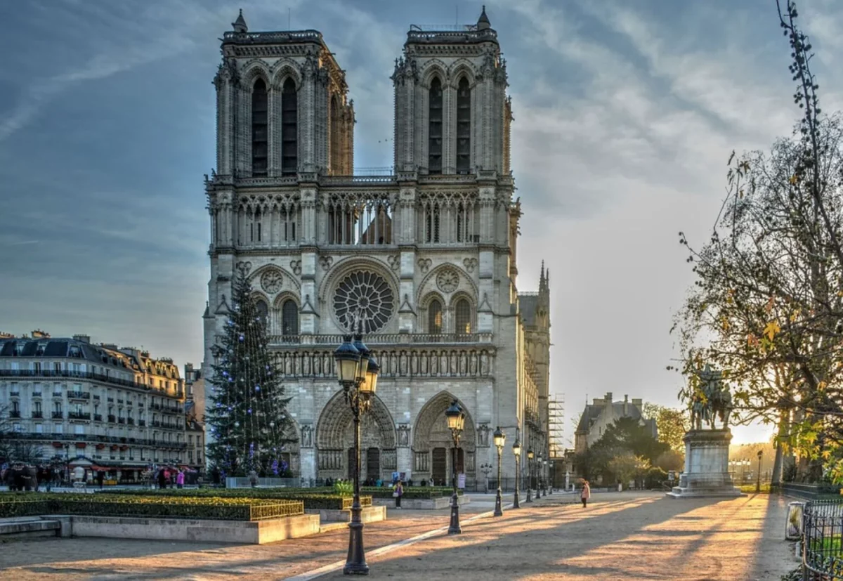 Scheletul din sicriul de plumb. A fost dezlegat misterul de la catedrala Notre-Dame