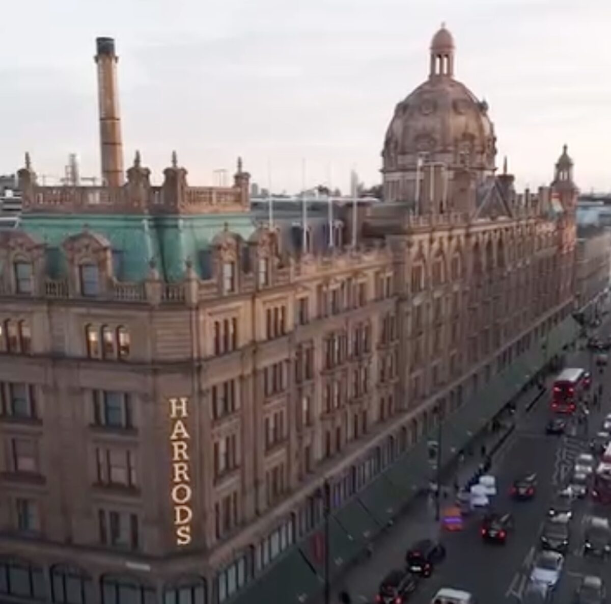 Imperiul Harrods, zguduit de acuzații grave. Fratele lui Al-Fayed, investigat de procurori