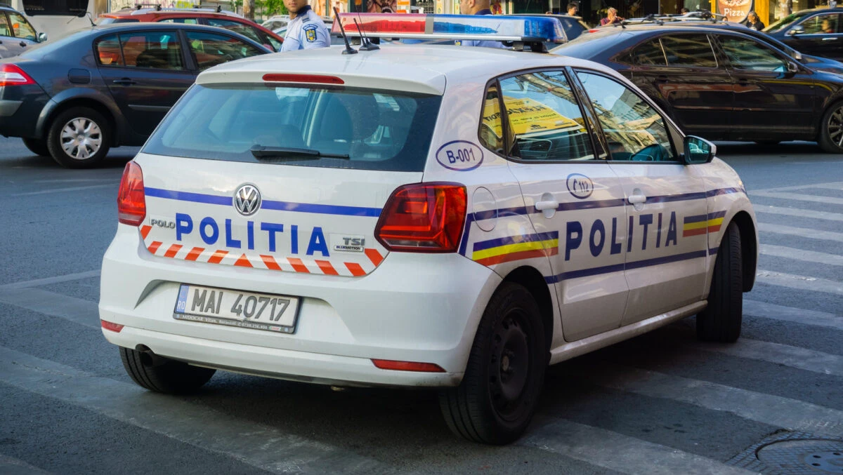 Droguri și arme albe la balul bobocilor. O persoană a fost arestată