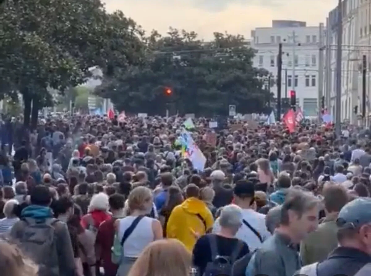 Proteste în Franța, după ce Macron a numit noul premier