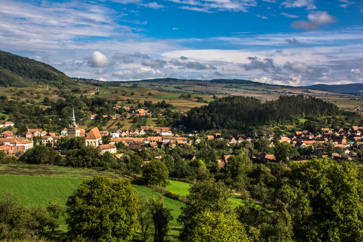 Locul din România care atrage străinii ca un magnet. Are obiective unice în lume