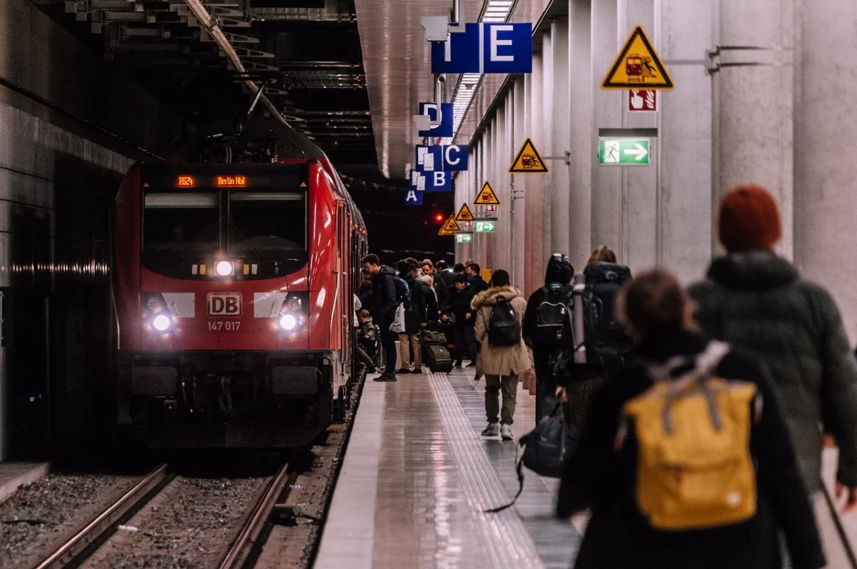 Tren anulat din cauza unor „călători” nepoftiți, care au refuzat să coboare. Foto