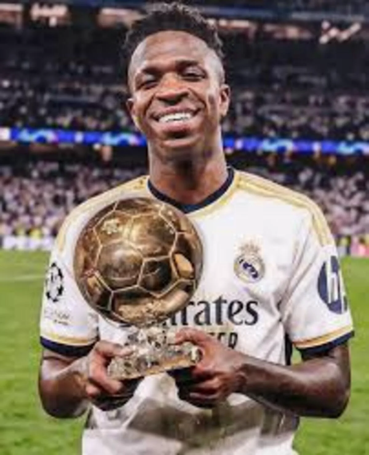 Vinicius Jr și Balonul de Aur. Sursă foto: Instagram