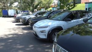 Democrații, ofensivă anti-Trump. Vor să continue dezvoltarea de mașini electrice pe banii contribuabililor
