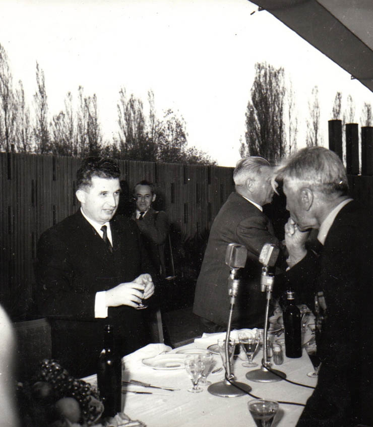 Nicolae Ceaușescu: Recepţia de la Snagov, organizată cu prilejul sărbătoririi zilei de 1 mai 1965.