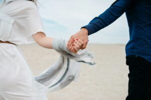 Răvășit de o româncă. Povestea de dragoste care a dat peste cap viața unui antrenor legendar