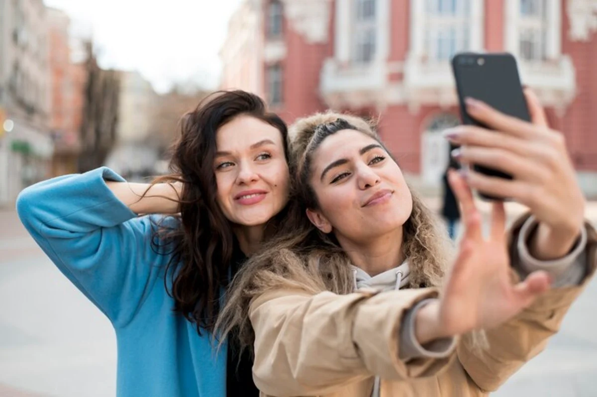 Fenomenul „selfie”. Cum afectează ecosistemele goana turiștilor după imagini unice