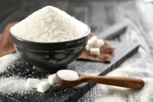 Zahărul consumat din sucurile carbogazoase și sucuri de fructe face ravagii în organism