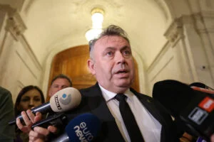 Fostul ministru Nelu Tătaru, acuzat de DNA de luare de mită,  a fost trimis în judecată. Dosarul se va judeca la Instanța Supremă