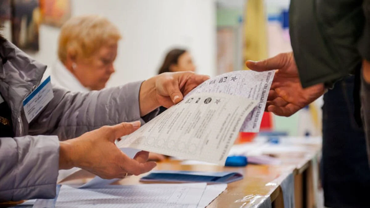 Declaraţiile candidaţilor pro-referendum, după închiderea secţiilor de votare