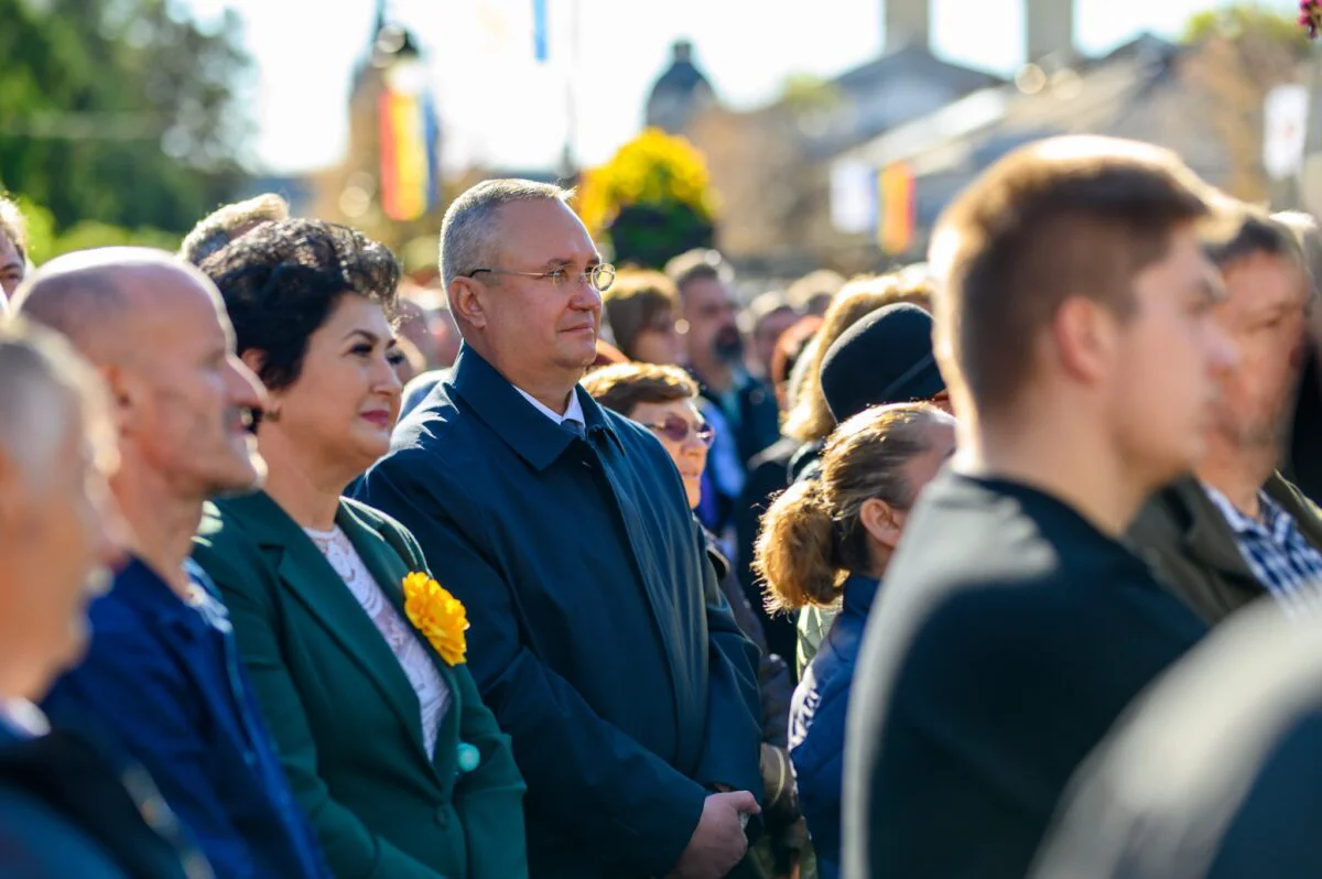 Nicoale Ciucă, la moaștele Sfintei Cuvioase Parascheva. A refuzat loja oficială și a stat în mulțime