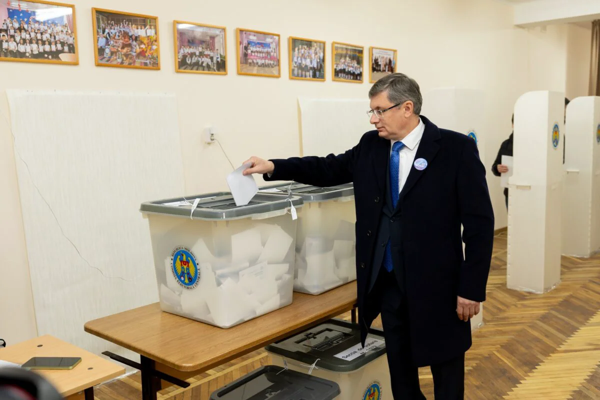 Speakerul Igor Grosu și-a exercitat dreptul la vot. „Am votat pentru ca cetățenii noștri să trăiască într-un spațiu al păcii și prosperității”