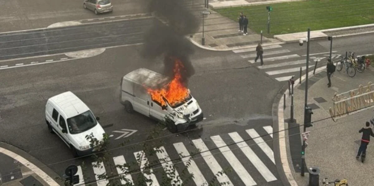 Focuri de armă pe străzile din Franța. Furgonetă de transport de valori, atacată