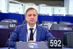 Motreanu cere Comisiei plan de acțiune pentru bolile rare