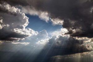 Prognoza meteo, 21 aprilie. Temperaturi de început de vară în România, dar ploile își arată colții
